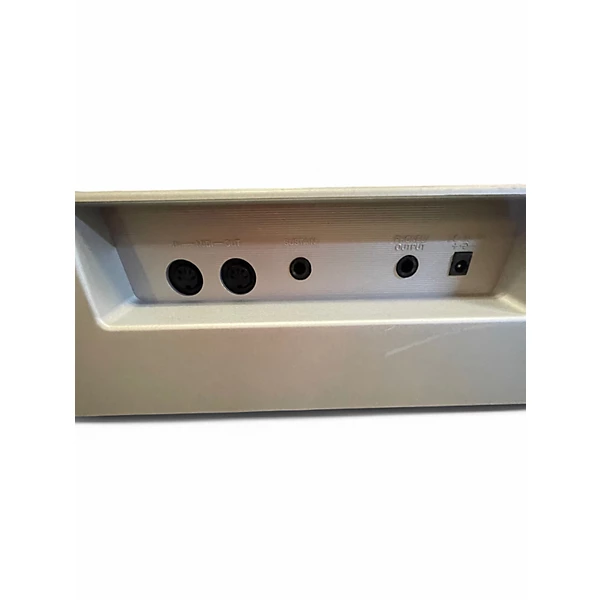 Yamaha Used Yamaha DGX200 PORTABLE GRAND Stage Piano.gc