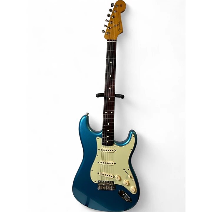 Fender Used Fender Classic Series 60s Stratocaster Lake Placid Blue Solid Body Electric Guitar