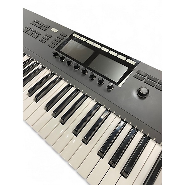 Native Instruments Used Native Instruments Komplete Kontrol S61 MIDI Controller
