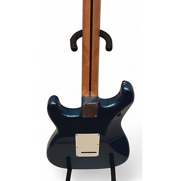 Fender CUSTOM DLX STRATOCASTER Solid Body Electric Guitar