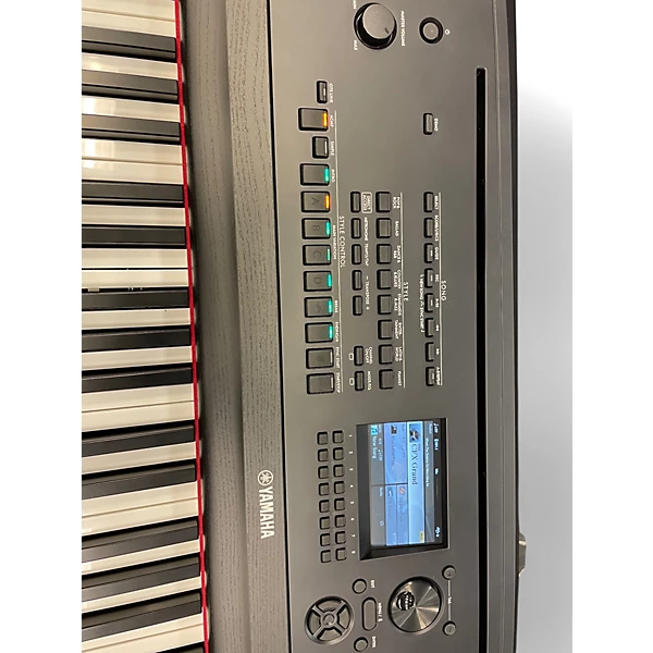 Yamaha Used Yamaha Portable Grand DGX670 Keyboard Workstation.gc