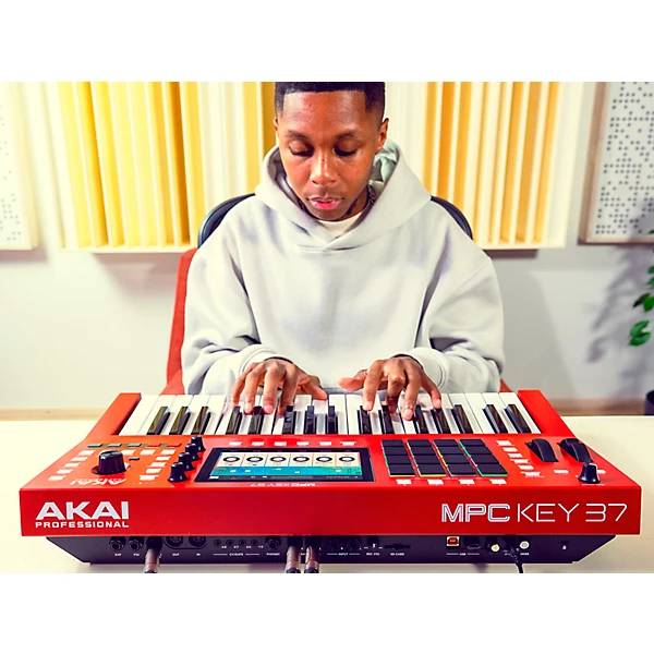 Akai Professional MPC Key 37 Production Synthesizer Level 1 M08754004000000.gc