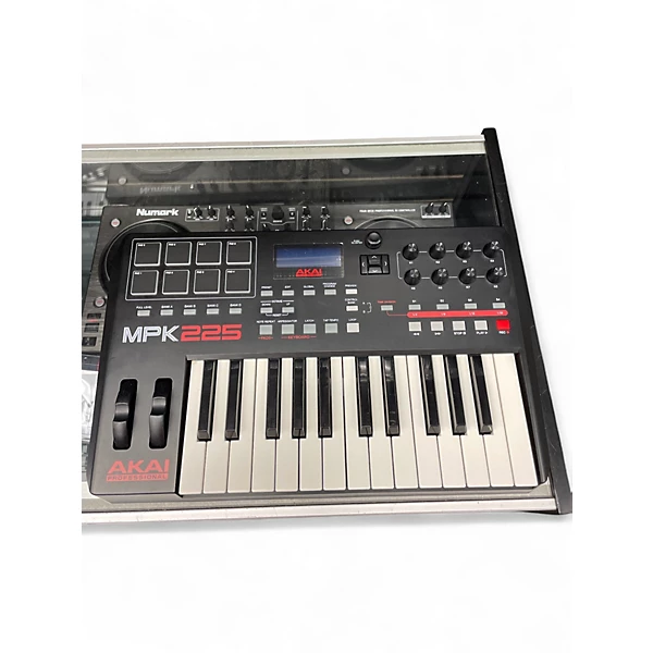 Akai Professional Used 2021 Akai Professional MPK225 25 Key MIDI Controller