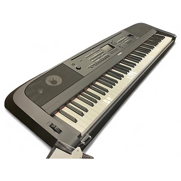 Yamaha Used Yamaha DGX670 Arranger Keyboard