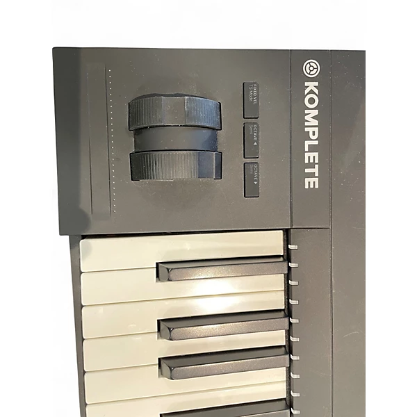 Native Instruments Used Native Instruments Komplete Kontrol S88 MK2 MIDI Controller