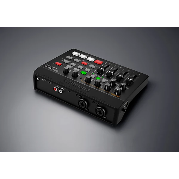 Roland VRC 01 AeroCaster iPad Livestreaming System Level 1 L92124004000000.gc