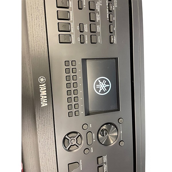 Yamaha Used Yamaha Portable Grand DGX670 Keyboard Workstation.gc