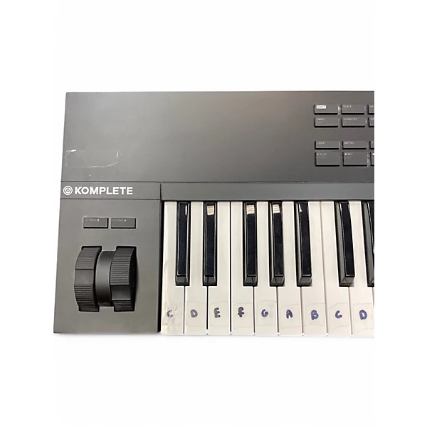 Native Instruments Used Native Instruments Komplete Kontrol A61 MIDI Controller