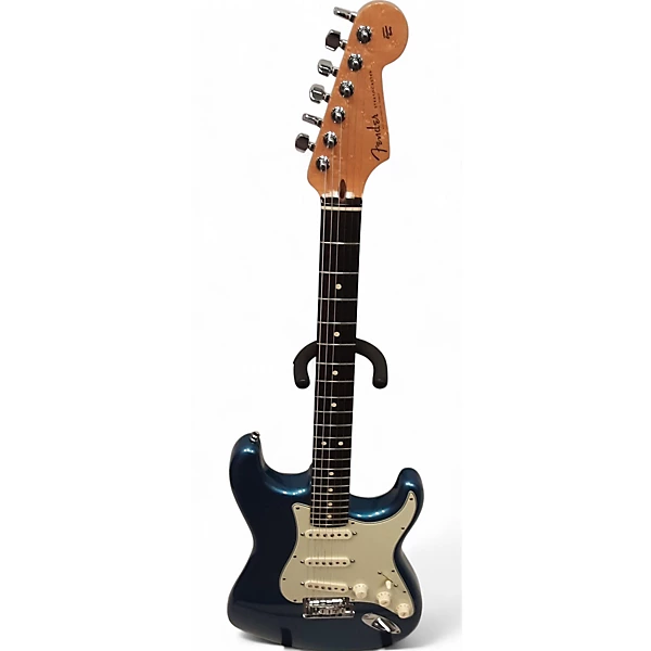 Fender CUSTOM DLX STRATOCASTER Solid Body Electric Guitar