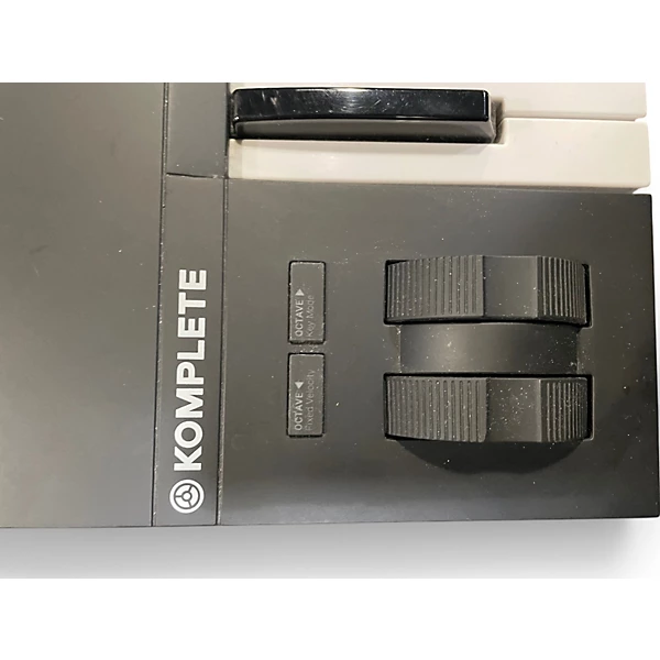 Native Instruments Used Native Instruments Komplete Kontrol A49 MIDI Controller