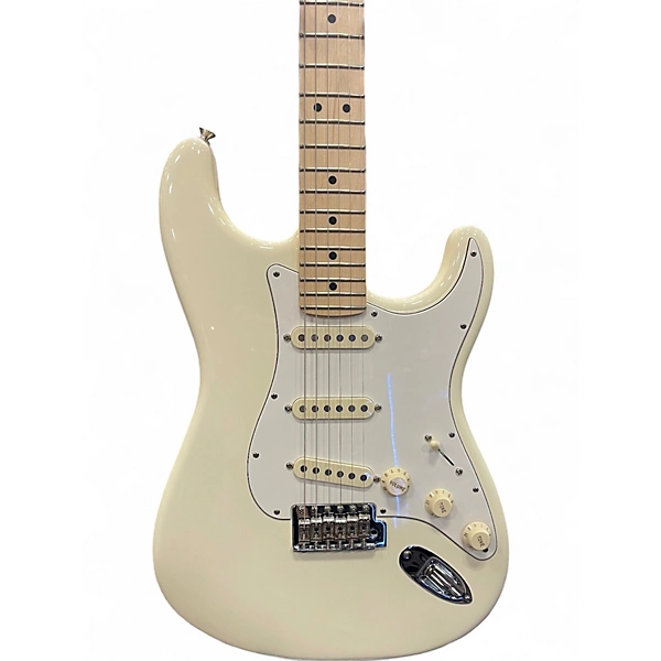 Fender Used 2019 Fender LIMITED EDITION AMERICAN PERFORMER STRATOCASTER Olympic White Solid Body Electric Guitar.gc