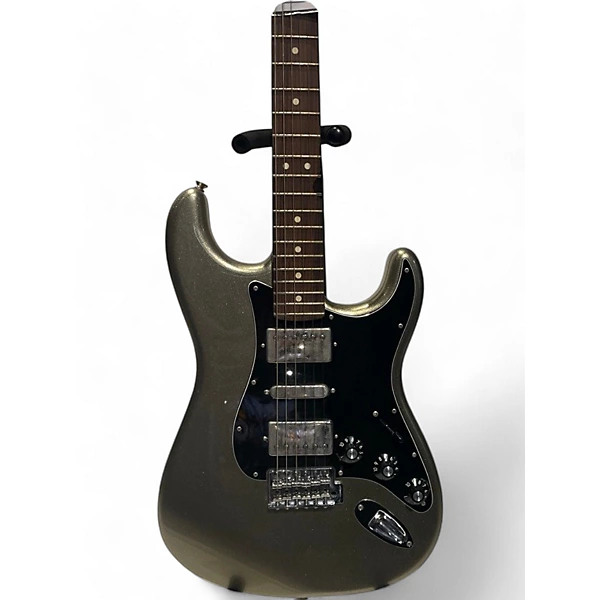 Fender 2011 Blacktop Stratocaster HSH Solid Body Electric Guitar.gc