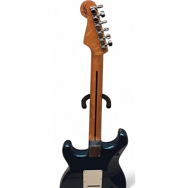 Fender CUSTOM DLX STRATOCASTER Solid Body Electric Guitar