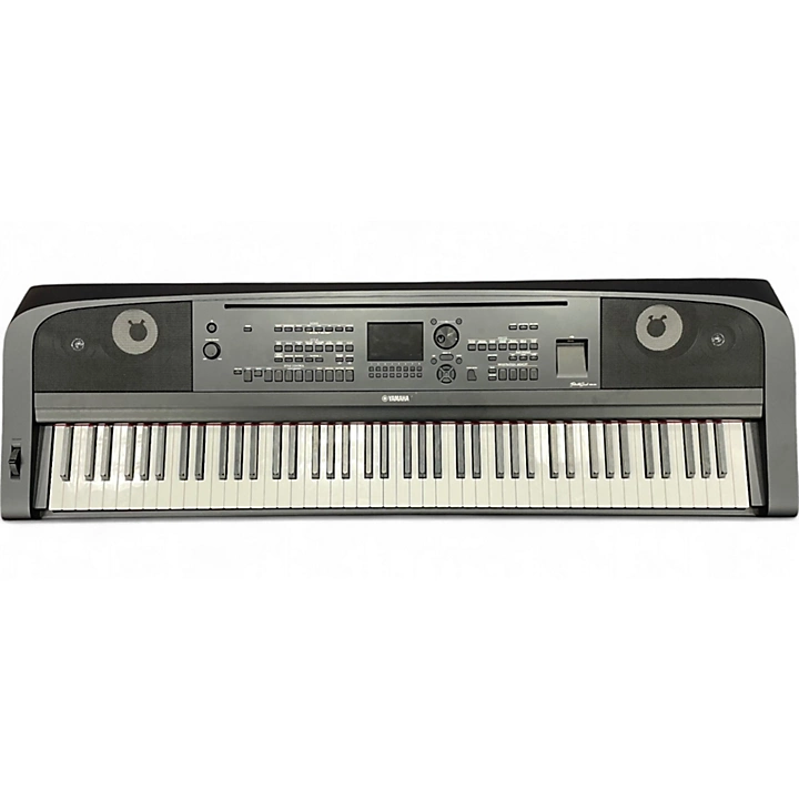 Yamaha Used Yamaha DGX670 Keyboard Workstation