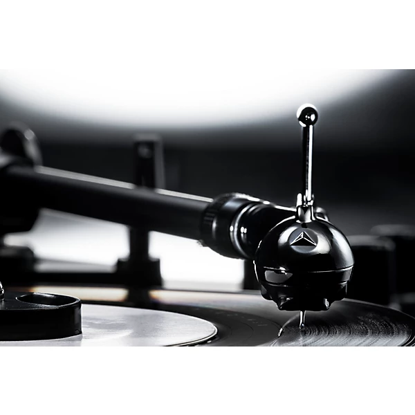 handytraxx tube J Limited Edition Portable Record Player with NuTube and Jico Clipper MM Cartridge Black Silver