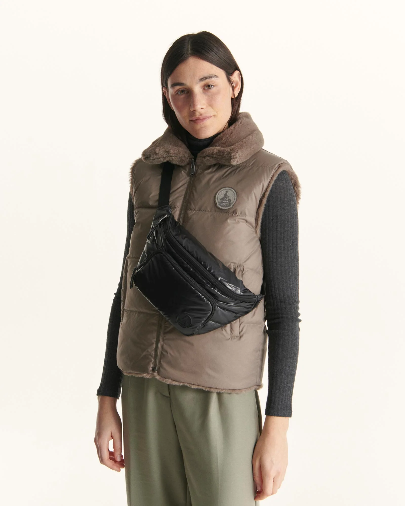 Black lacquered banana Dena 2.0