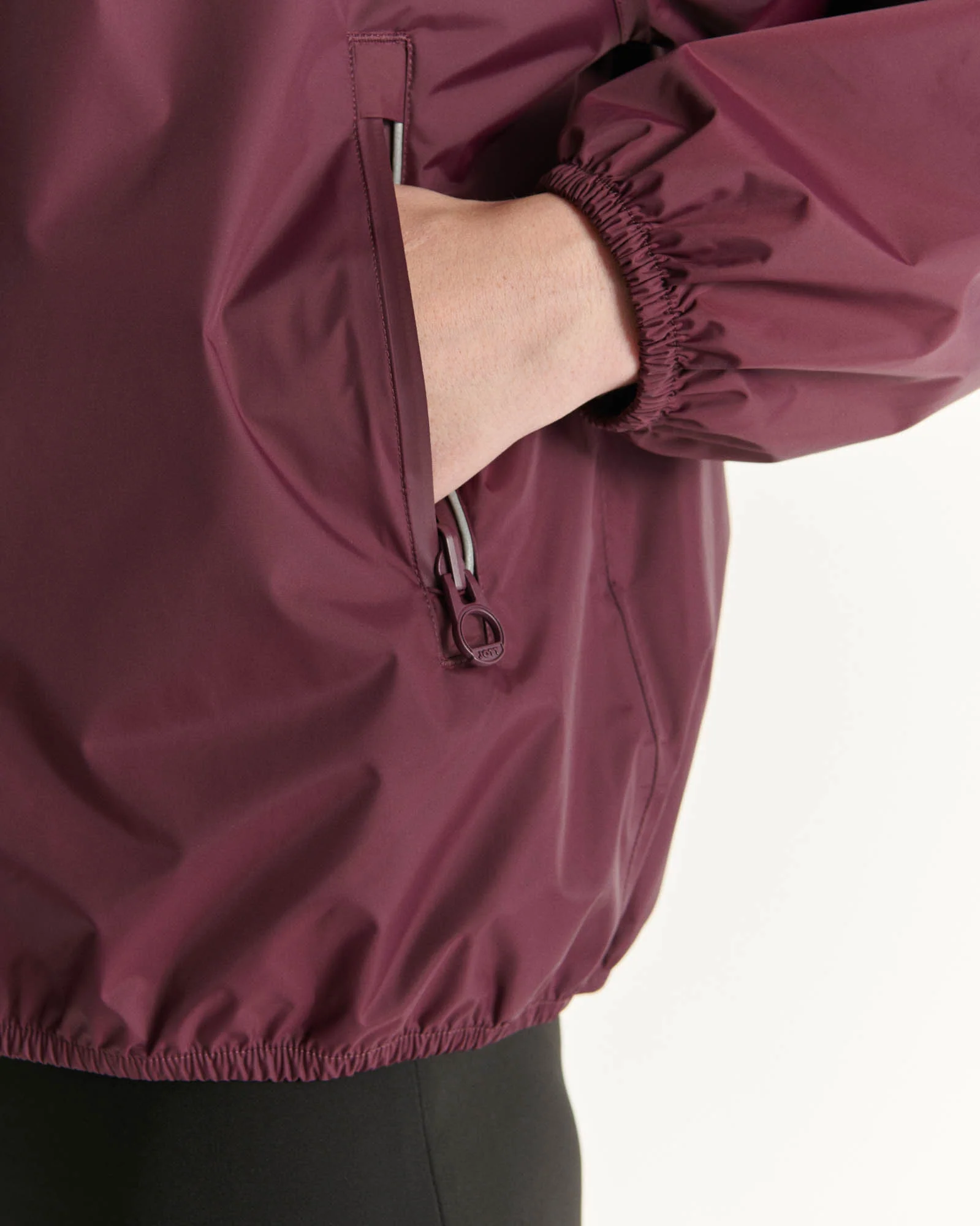 Packable raincoat Aubergine Singapore
