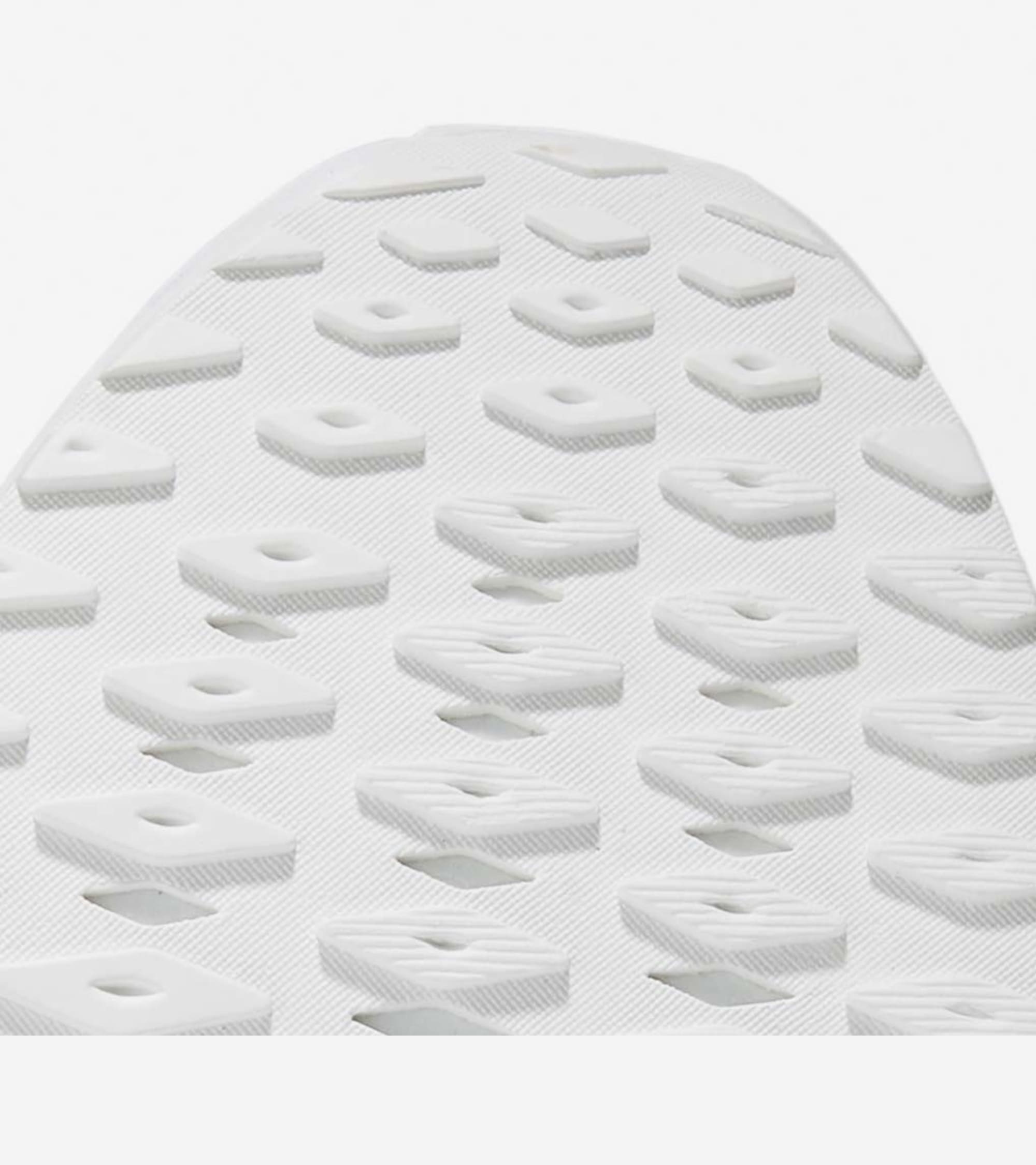 Women's ZERØGRAND Outpace 3 Running Shoe