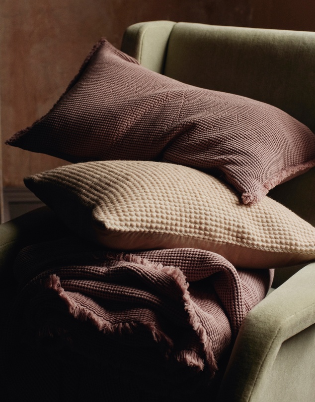 Country Road Taylor 40x60 Waffle Cushion