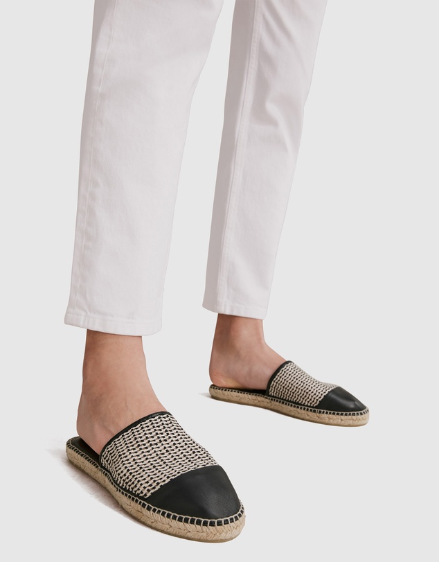 Country Road Rosa Mule