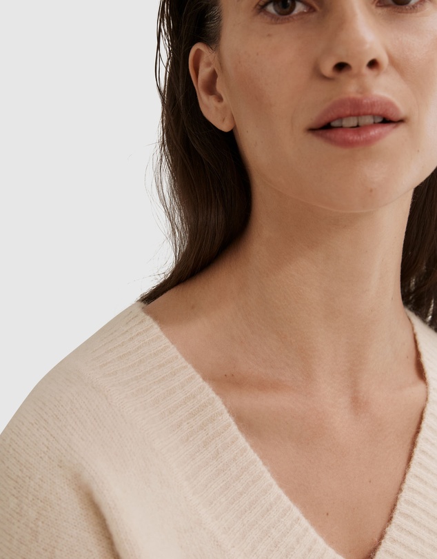 Country Road V-neck Fluffy Pullover