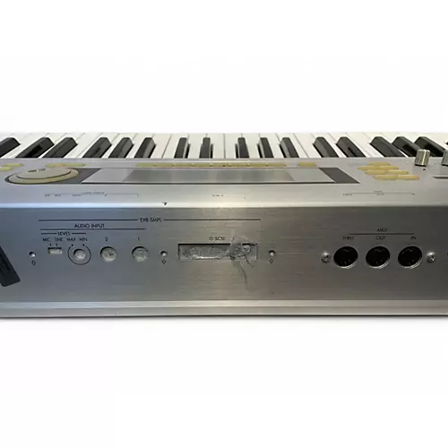 Used KORG Triton Le 61 Key Keyboard Workstation