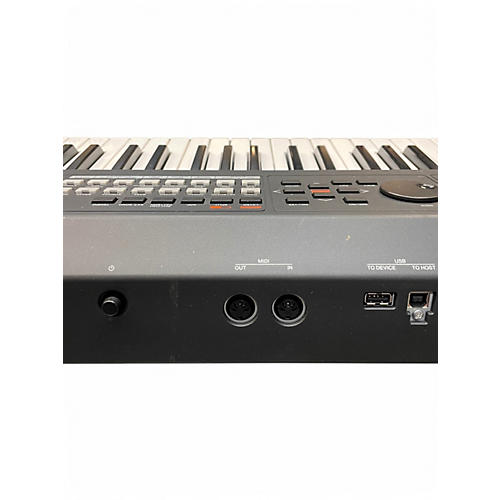 Used Yamaha MX61 61 Key Keyboard Workstation