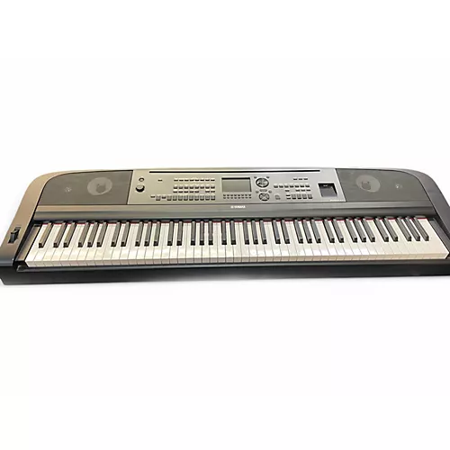 Used Yamaha dgx670 Digital Piano