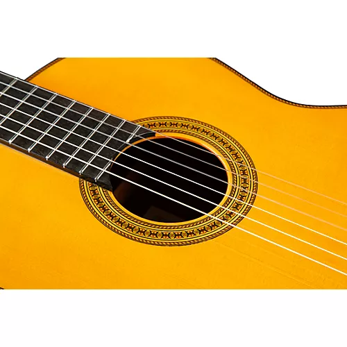 Yamaha GC42 Handcrafted Classical Guitar Spruce