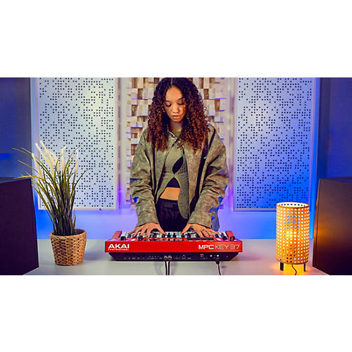 Akai Professional MPC Key 37 Production Synthesizer