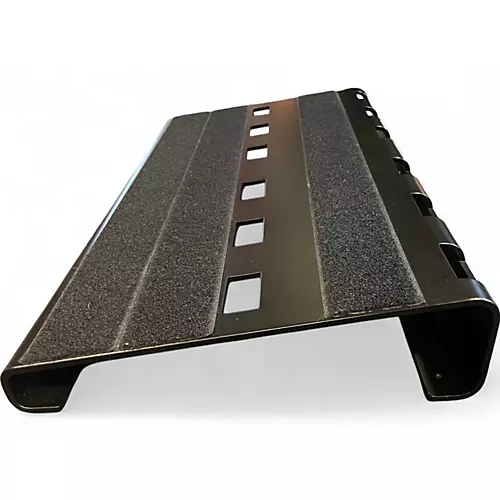 Used On-Stage GPB3000 Pedal Board