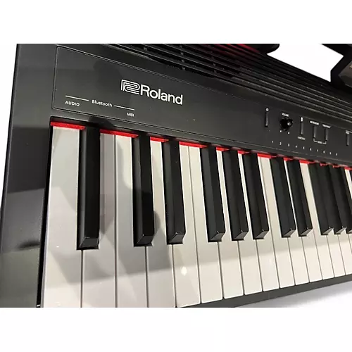 Used Roland R-C-CCM-GO-88-P Portable Keyboard