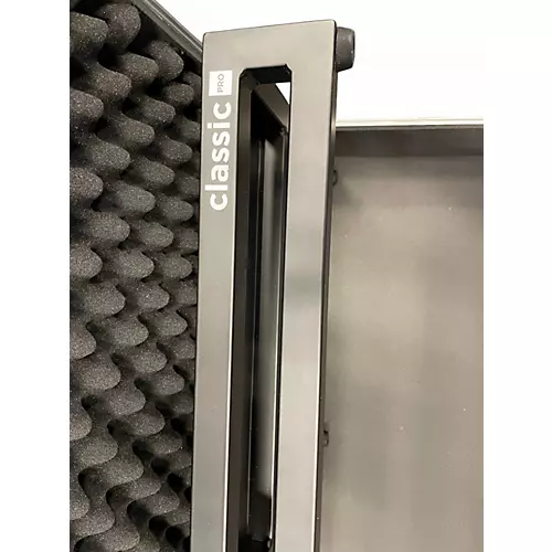 Used Pedaltrain CLASSIC PRO WITH TOUR CASE AND WHEELS Pedal Board