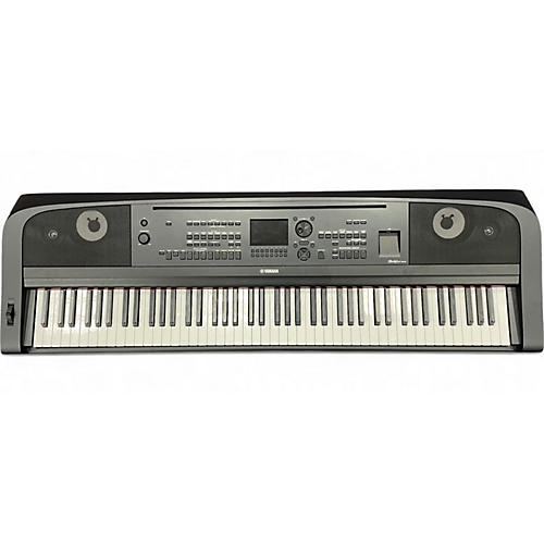Used Yamaha DGX670 Keyboard Workstation