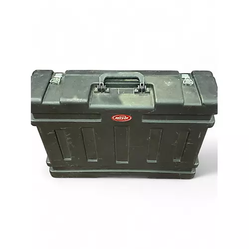 Used SKB STAGE 5 Pedal Board