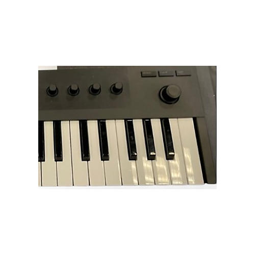 Used Native Instruments komplete m32 MIDI Controller