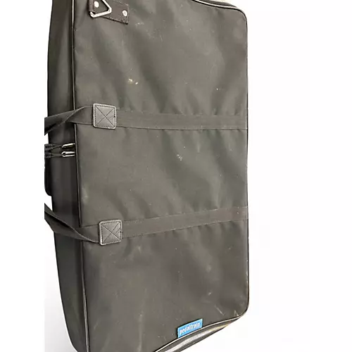 Used Pedaltrain classic pro Pedal Board