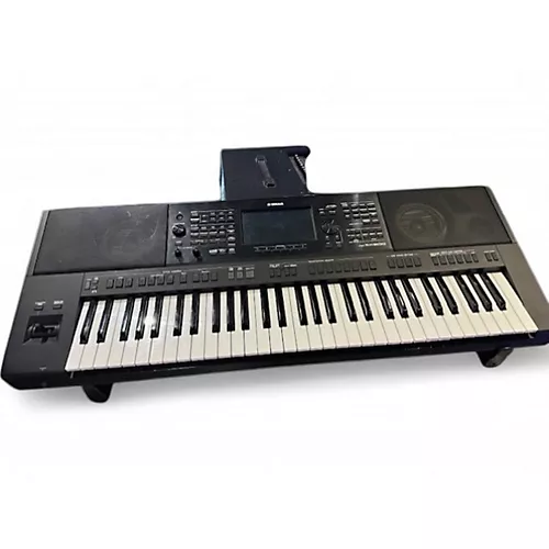 Used Yamaha PSRSX900 Arranger Keyboard