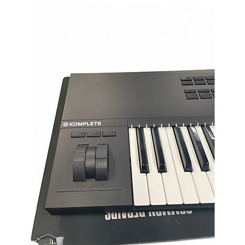 Used Native Instruments Komplete Kontrol S61 MK2 MIDI Controller