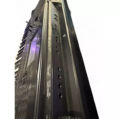 Used Yamaha PSRSX900 Arranger Keyboard