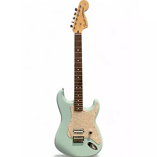 Used Fender Tom Delonge Signature Stratocaster Daphne Blue Solid Body Electric Guitar Daphne Blue