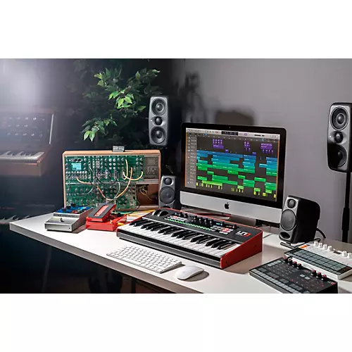 IK Multimedia UNO Synth Pro