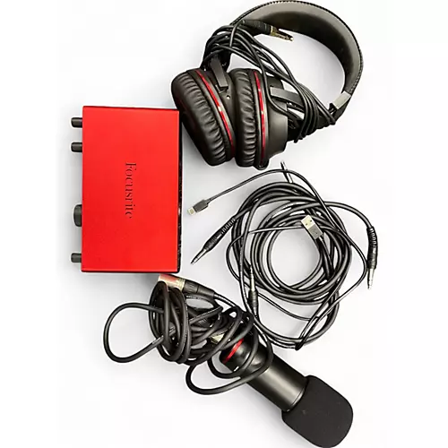 Used Focusrite SCARLETT 2I2 GEN 4 STUDIO BUNDLE Audio Interface