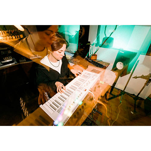 Novation Launchkey 49 MK4 Keyboard Controller White