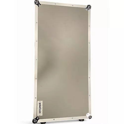 Used Pedaltrain CLASSIC PRO WITH TOUR CASE AND WHEELS Pedal Board