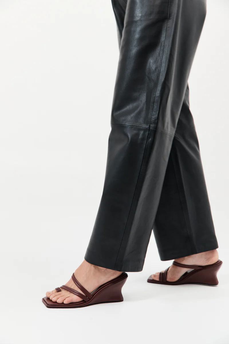 Soft Strap Contour Wedge - Plum