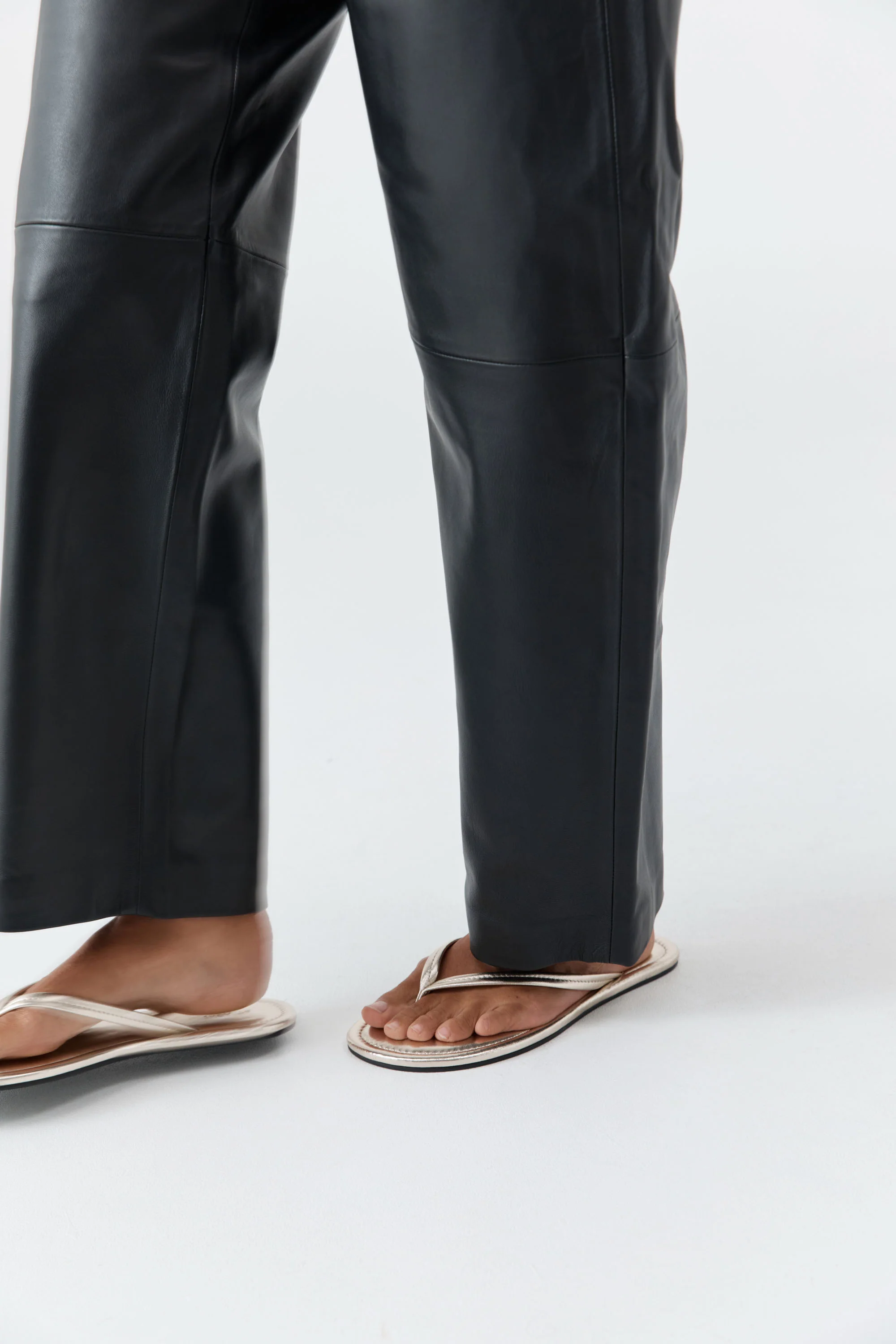 Thong Detail Slide - Soft Gold