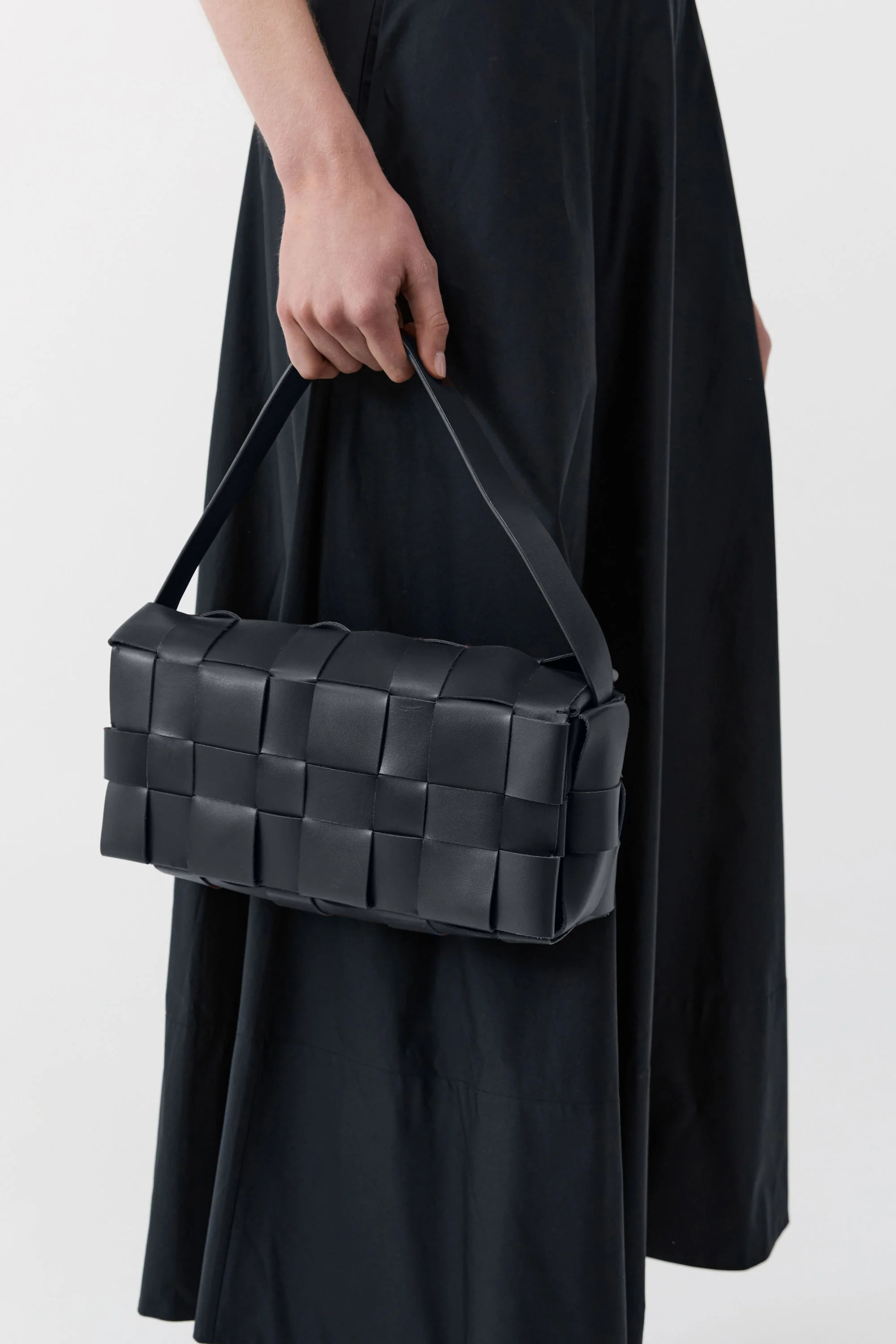 Woven Envelope Slim Tote - Black