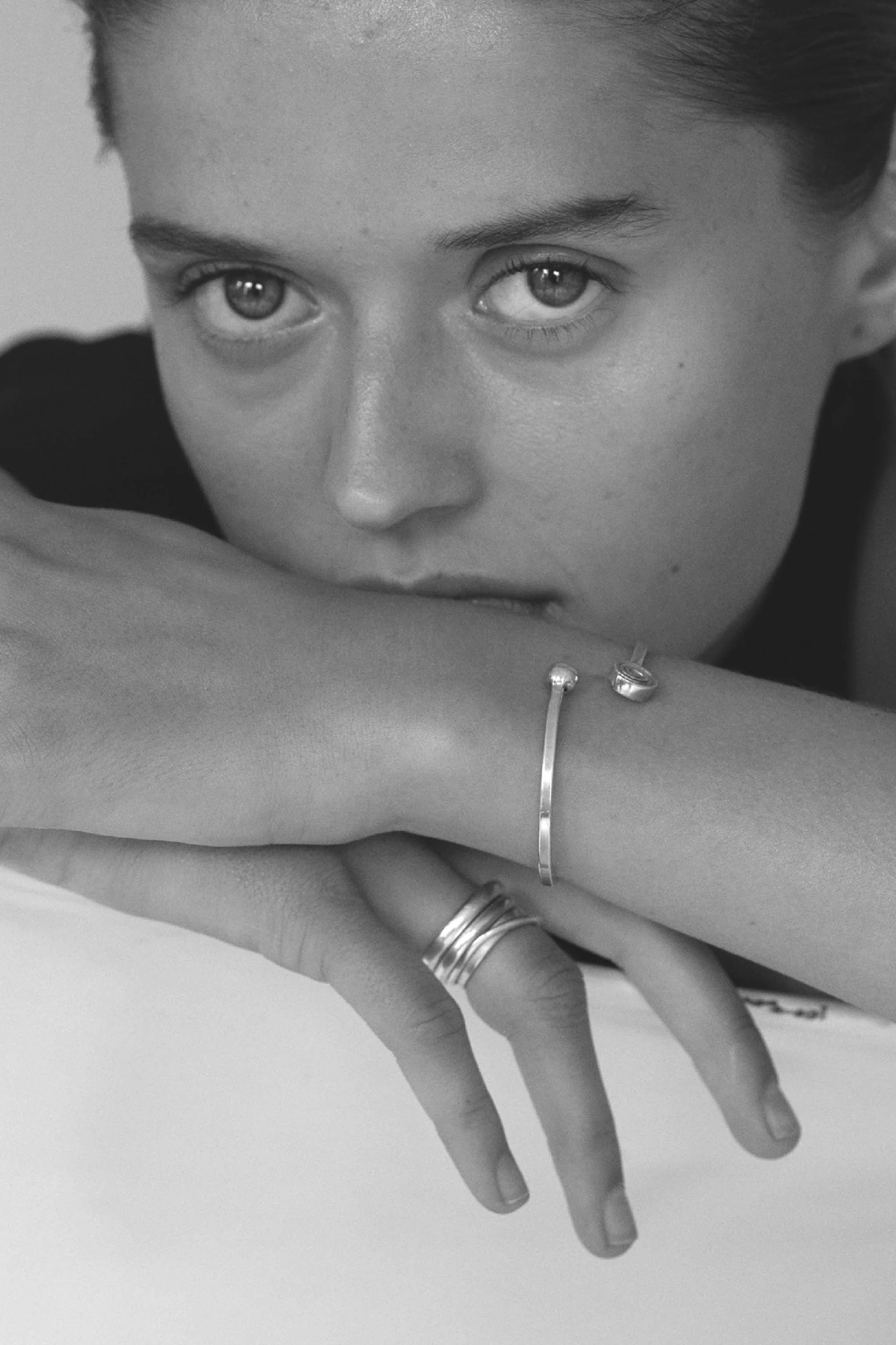 TRAZO Adjustable Bangle - by Belén Kröl