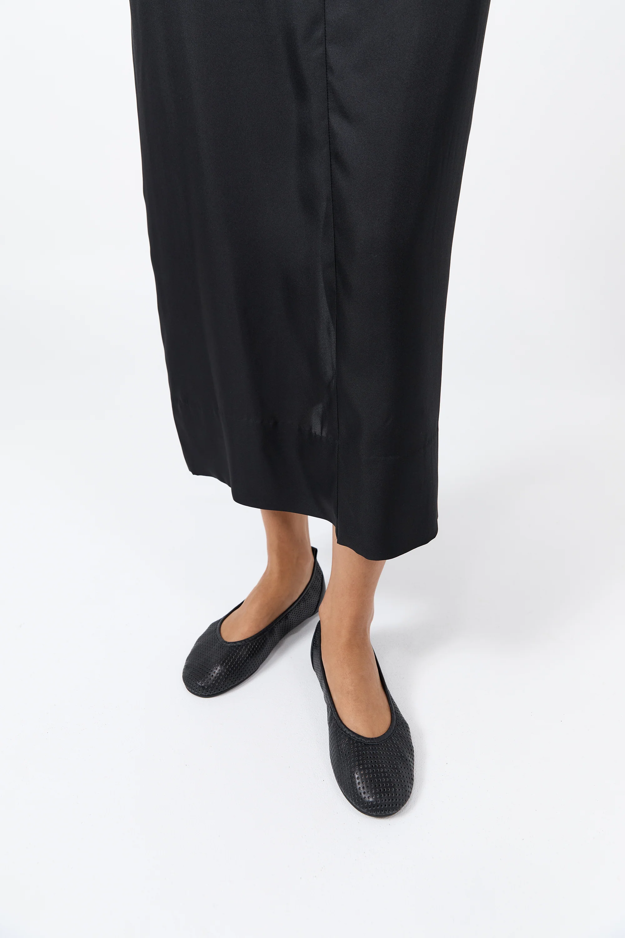 Minimal Perforated Ballet Flat - Black